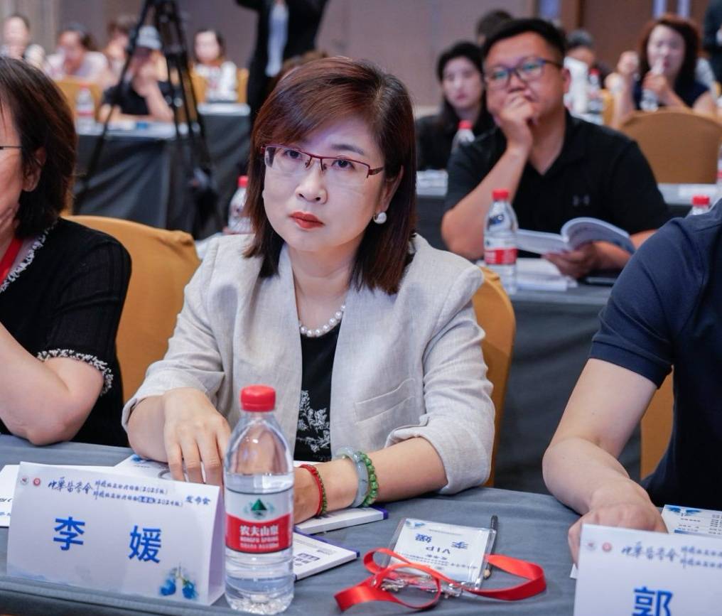 李媛_Copy.jpg