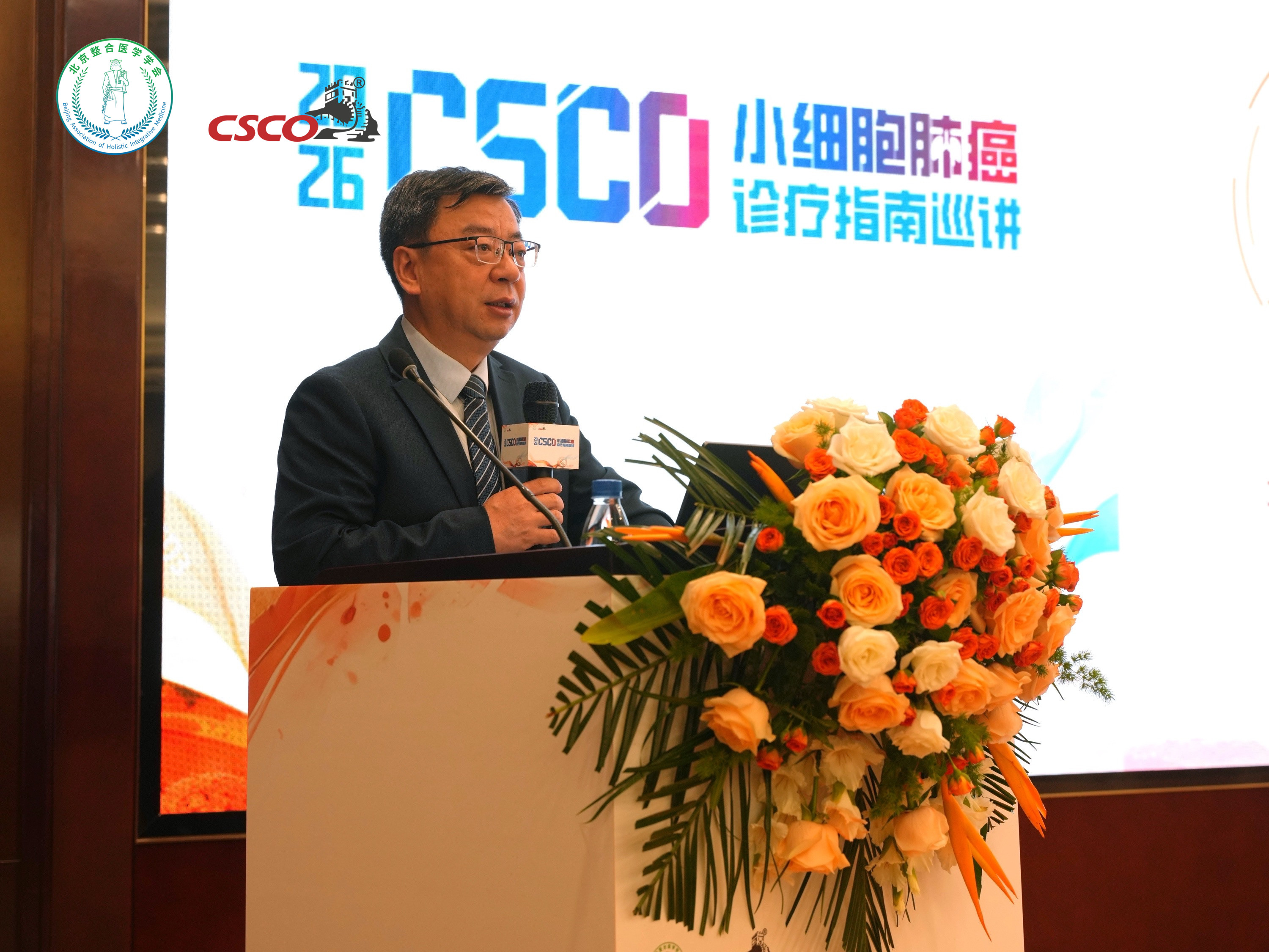 侯小明教授.png